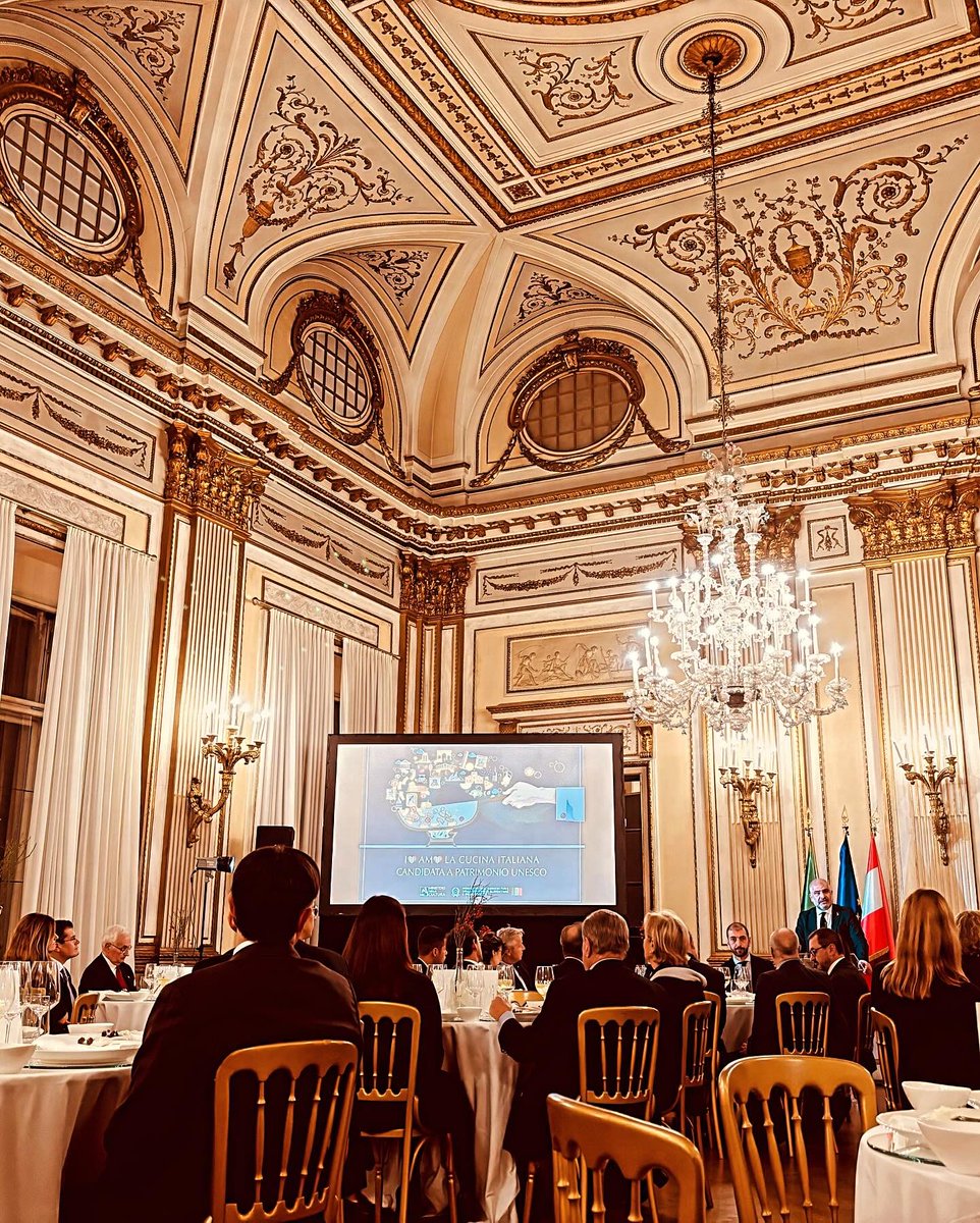 LidiaMusic3's tweet photo. Cena di Gala a Palazzo Metternich per la Settimana della cucina Italiana nel Mondo 2023. #scim2023🍴🇮🇹 . #cucinaitaliana candidata a patrimonio #unesco .È stato come sempre un piacere poter partecipare, grazie a @ItalyinAustria @StefanoBeltram9 https://t.co/JZNQNwhewB