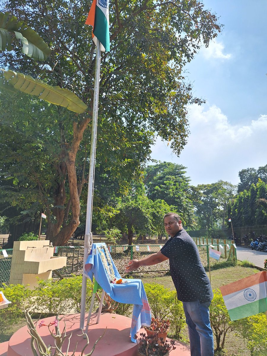 moefcc's tweet image. Dr Pratibha Gupta, Scientist F, HoO, CBL; Dr R. K. Gupta, Scientist E, HoO CNH and Dr S. P. Panda, Scientist Incharge (IC) IBG along with all other senior scientists #ConstitutionDay2023 (2/2)