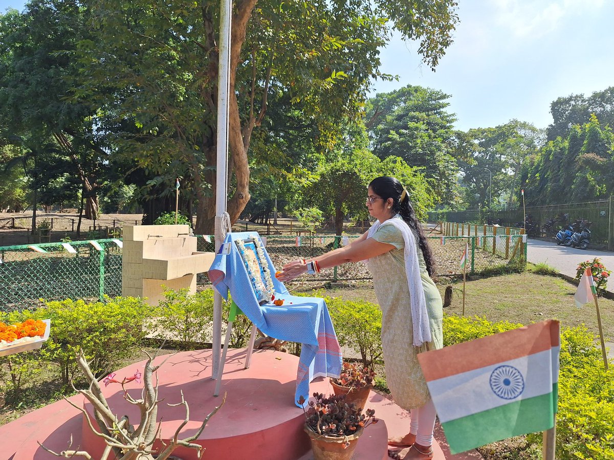 moefcc's tweet image. Dr Pratibha Gupta, Scientist F, HoO, CBL; Dr R. K. Gupta, Scientist E, HoO CNH and Dr S. P. Panda, Scientist Incharge (IC) IBG along with all other senior scientists #ConstitutionDay2023 (2/2)