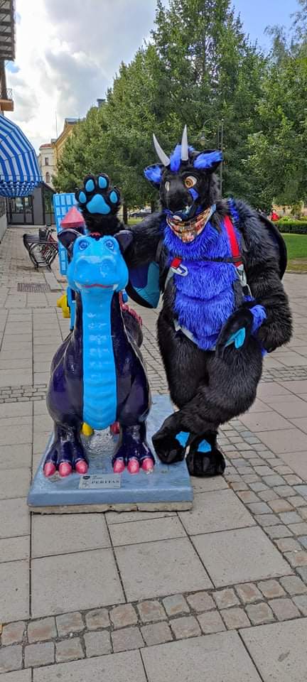 Good floofs wear harnesses

Qrt with a harness pic