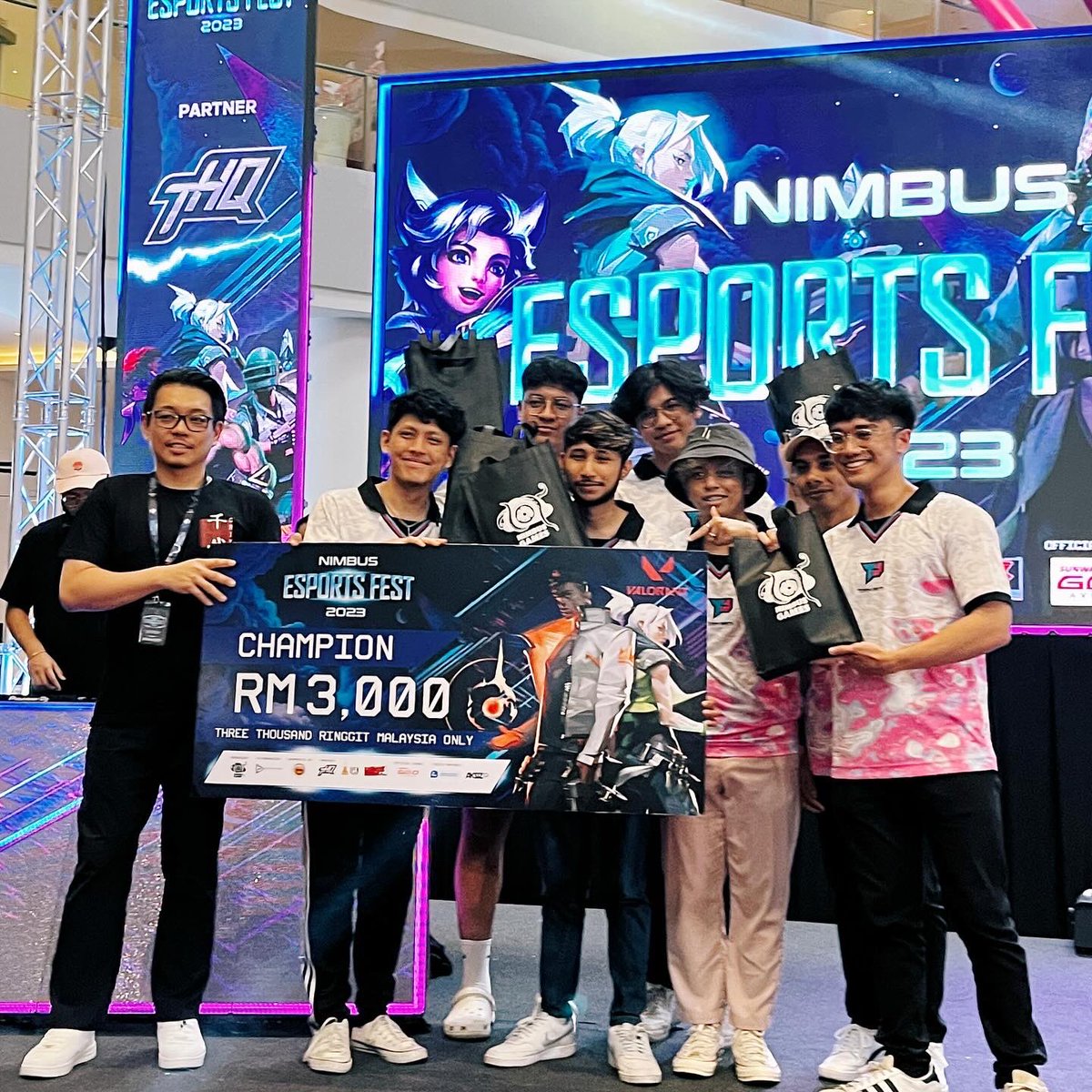 VirtualsGG's tweet photo. Winners of Nimbus Esports Fest, closing off the BO3 grand finals 2-0 against @SANKAI_MY 😂🏆

13-1 Sunset ⚔️ 
13-2 Ascent ⚔️

#PathSLAY #MickeyMouseWeekend https://t.co/DTj9ht7vrj