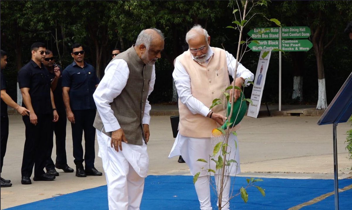 A memorable day it was when the Honorable PM Narendra Modi ji, visited the Heartfulness Institute World Headquarters at Kanha Shanti Vanam in Hyderabad.
#PMwithDaaji #ModijiwithDaaji
#Heartfulness #Kanhashantivanam