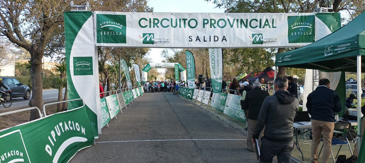 FACiclismo's tweet photo. 🎥🚵‍♂️🚵‍♀️Arranca en #Carmona la edición del #circuitorallysevilla 2023/24. Las categorías de escuelas son las encargadas de abrir la prueba. ¡Ánimo y a disfrutar!
@DeporteAND @DIPUSEVI @CarmonaAyto https://t.co/vruvcoRQa2