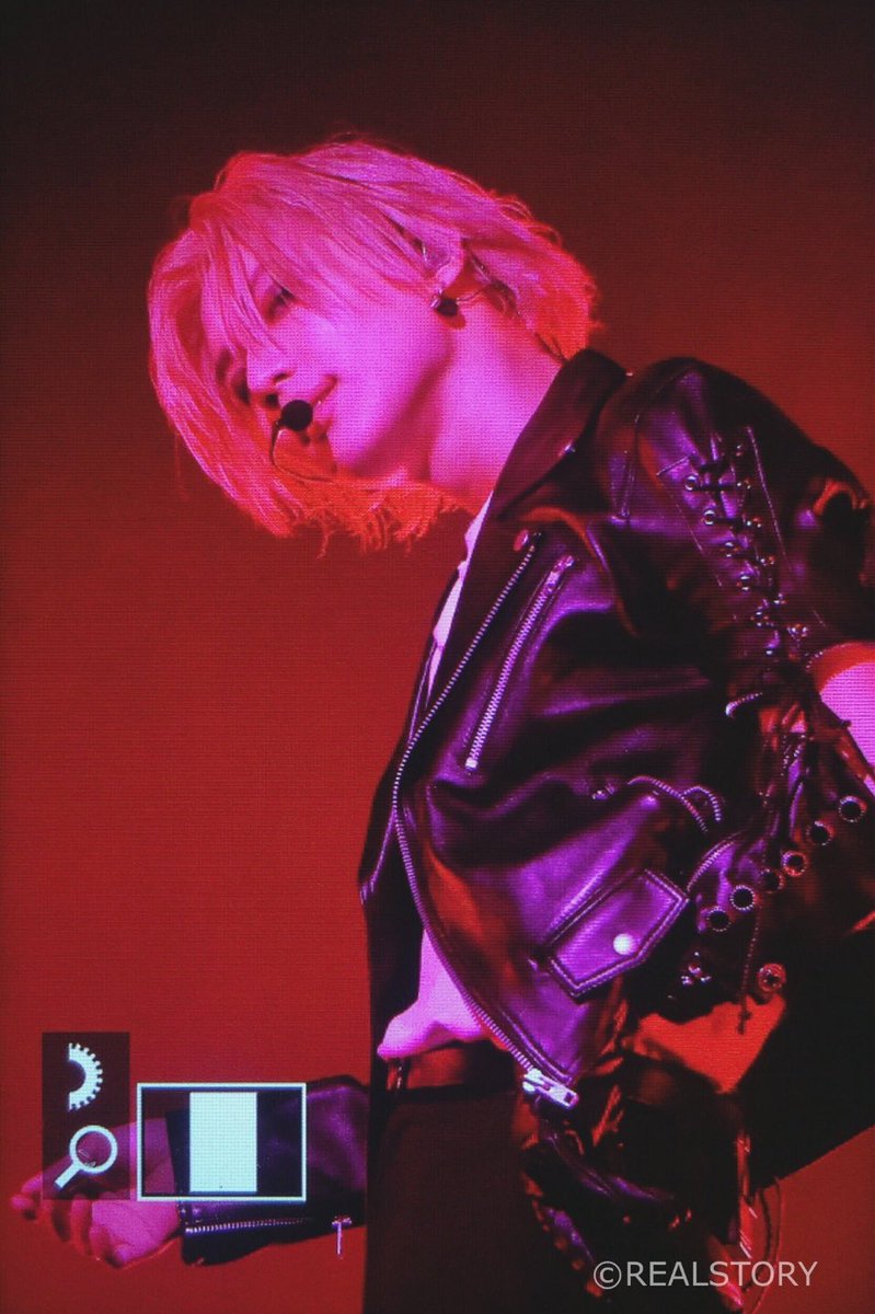 EvilTM_'s tweet photo. remember this hairstyle that lasted ONE day. https://t.co/ChLdE2vJfv