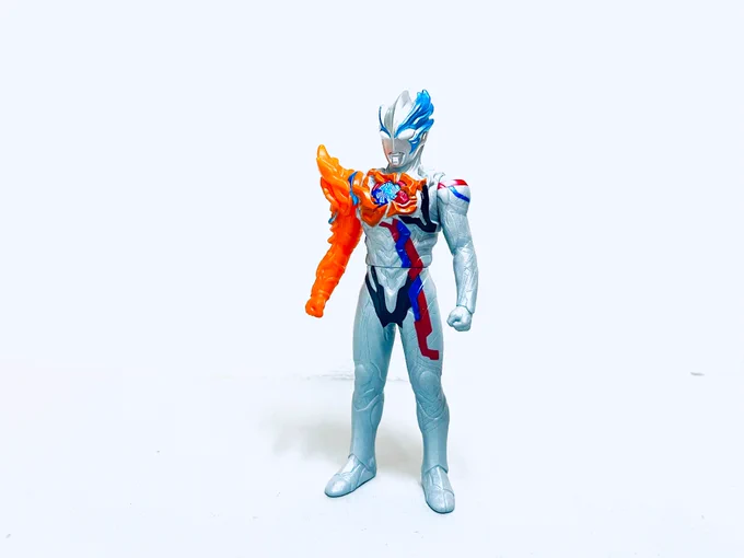 #今年買ったもの 100…S.H.Figuarts ウルトラマンタイガ 101…ウルトラ怪獣シリーズ ガヴァドン 星空ver. 102…ウルトラヒーローシリーズ 91 ウルトラマンブレーザー ファードランアーマー 103/104…グリッドマンワールド アクリルスタンド 宝多六花/新条アカネ  うおおツブコンの戦利品だぁ!!