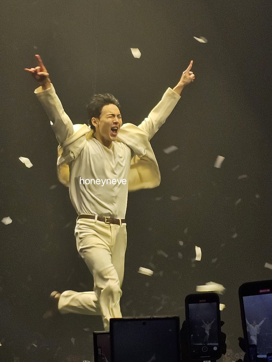 honeyneve's tweet photo. Fuerza Bruta Wayra in Seoul #shownu https://t.co/6CWJ7Bjzue