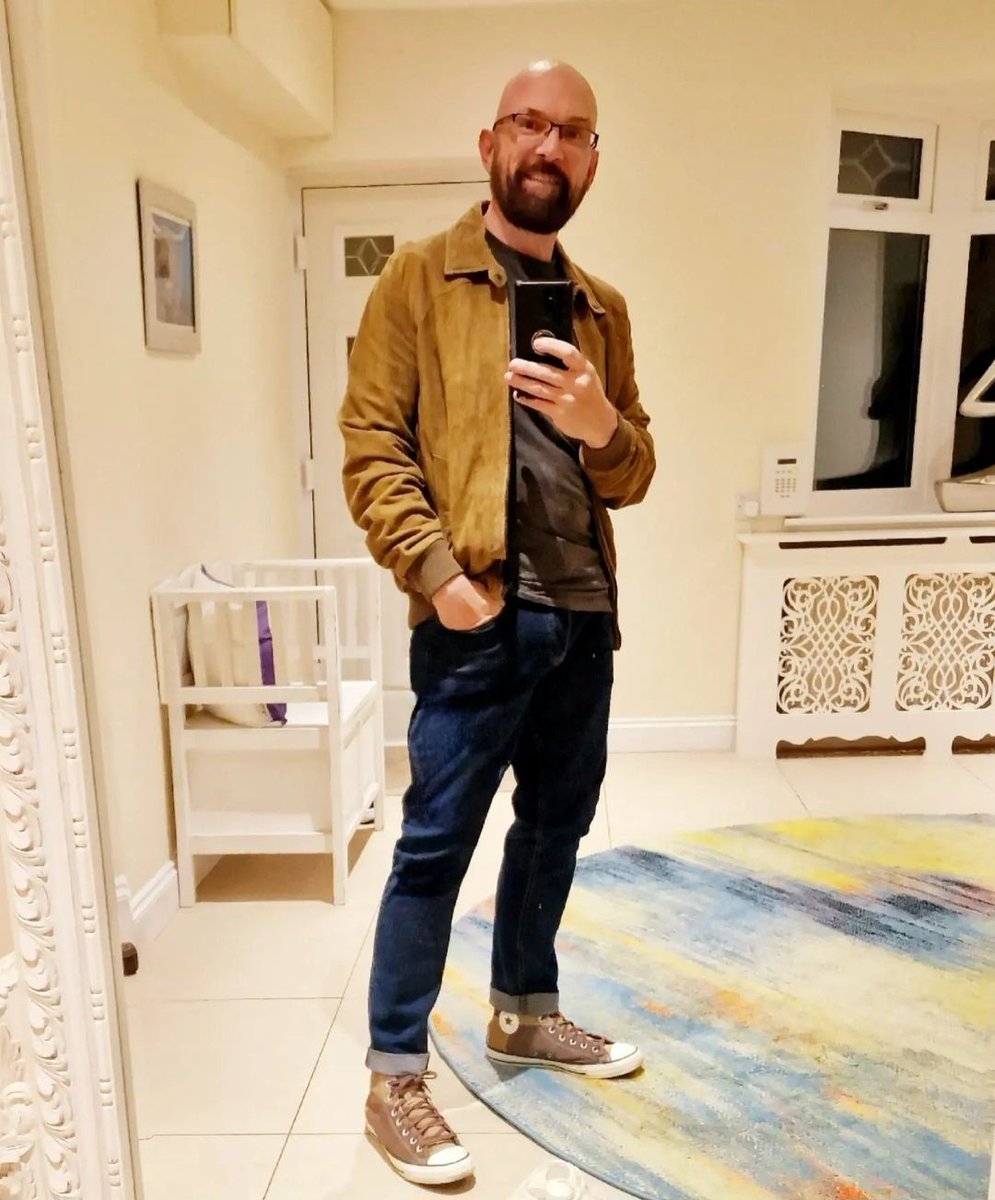 geoffcotton_'s tweet photo. Going casual, out of the suit and into my civvies. This is my absolute fave new vintage jacket.

Love it.

#lovevintagestyle
#artlife
#vintage
#londonartscene
#vintagefashion
#nohairdontcare
#baldandbearded
#baldstyle https://t.co/41udZfvGbY