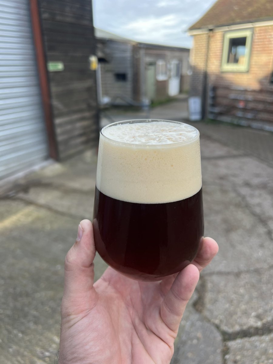 Lostpierbrewing's tweet photo. Our latest release available to trade this week! US inspired brown with alluring grapefruit, orange and citrus notes running alongside roasty sweet malt base 🤤 https://t.co/N5nAWJCXiC
