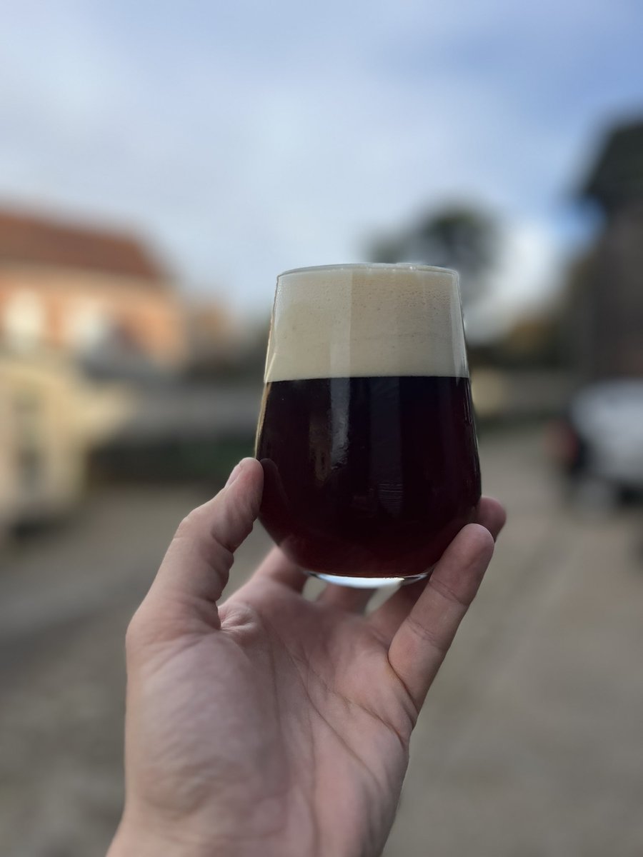 Lostpierbrewing's tweet photo. Our latest release available to trade this week! US inspired brown with alluring grapefruit, orange and citrus notes running alongside roasty sweet malt base 🤤 https://t.co/N5nAWJCXiC