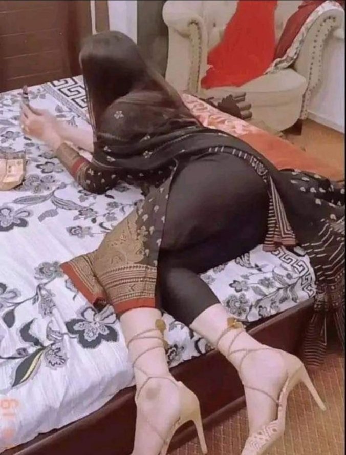 NazMehru2501's tweet photo. اپنے ہاتھوں میں کس کی ٹانگیں اٹھانا چاہو گے https://t.co/BdsGBwhTqp
