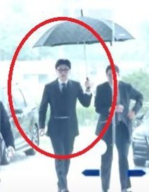 문재인 정부 법무부차관 VS
윤석열 정부 법무부장관의 우산 의전 ㅡ 하나를 보면 열을 안다고 했다. 민주당 한동훈장관에 대해 아무리 갈군다 해도