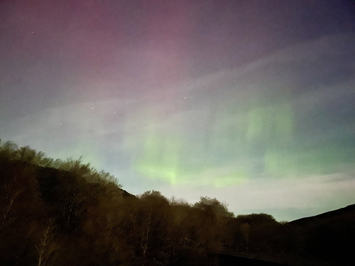 McJax's tweet photo. Aurora display near Inverary last night - magical! #Auroraborealis #LochFyne #Inverary https://t.co/0WvZW7vnVH