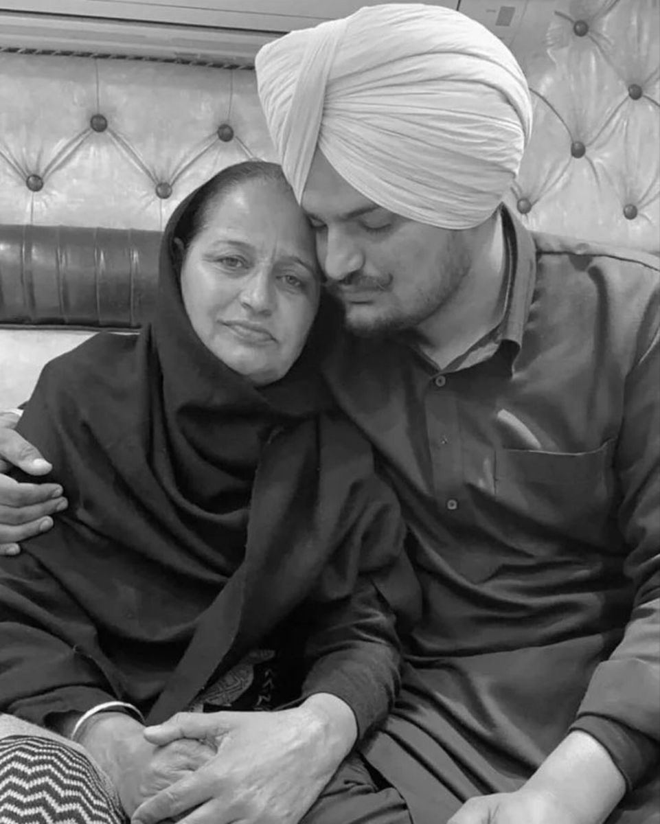 karajlahoria28's tweet photo. ਮੂਸੇਵਾਲੇ ਦੀ ਮਾਤਾ ਦੀਆਂ ਤੜਫਦੀਆਂ ਆਂਦਰਾਂ ਚੋਂ ਨਿਕਲੀ ਬਦ-ਦੁਆ ਕਦੇ ਖਾਲੀ ਨਹੀਂ ਜਾਊਗੀ, ਜਿਹਨਾਂ ਜਿਹਨਾਂ ਦਾ ਵੀ ਹੱਥ ਸੀ ਕਤਲ ਚ ਕੱਲਾ ਕੱਲਾ ਉਜੜੁਗਾ .....

#SidhuMooseWala 
#JusticeForSidhuMooseWala 

MaXiMuM RePoSt 🔃 👈 👇 https://t.co/MbYGz1cKEK