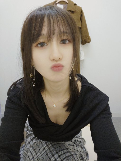 撮影会ありがとうございました！！ エリアさんがなくなっちゃうのは寂しいけど&hellip;またご縁がありますように🐱  初めましての方が来てくれて嬉しかったしいつも来てくれる人もほんとにありがとうございます！  眉毛さえ書き忘れてなければ&hellip;何故なのか&hellip;なんで忘れたんだ私&hellip;