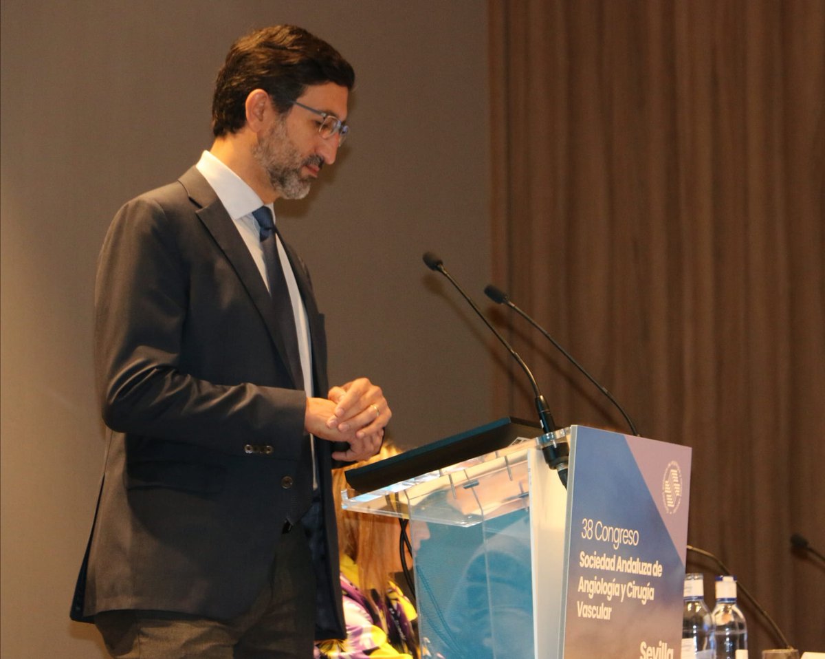 Nuestro jefe de servicio #cirugíavascular en el #HospitalValme Dr Andrés García participa en el congreso de @CirvascularAND con una ponencia sobre la embolización en traumatismo vascular y sus consecuencias

#SomosValme
#SAACV2023