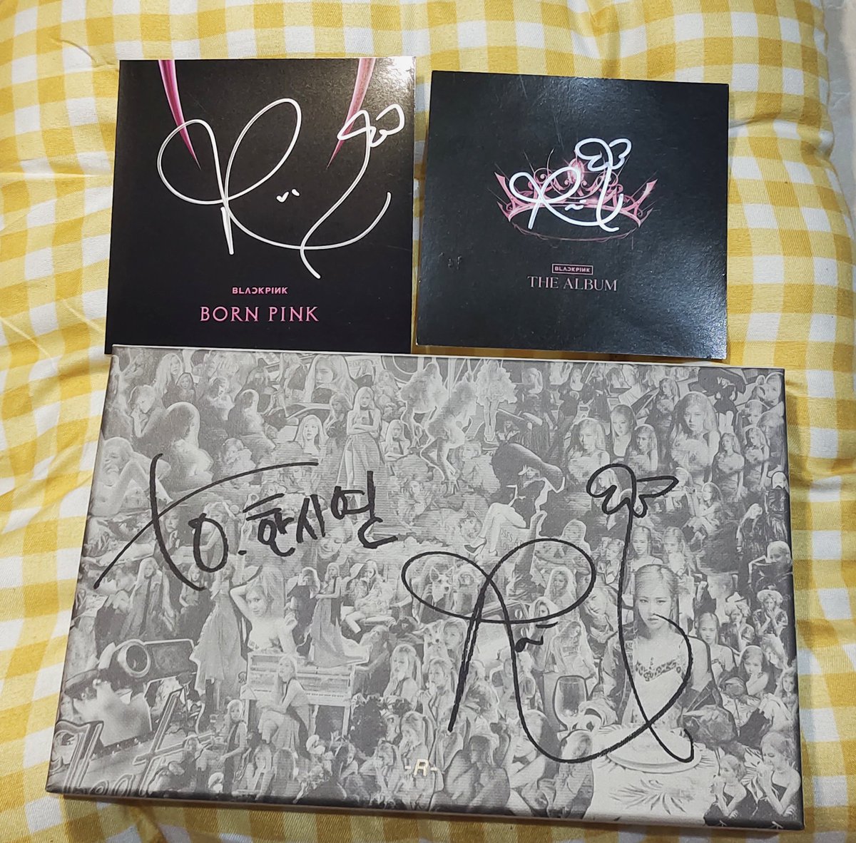 onel778's tweet photo. WTS // WANT TO SELL
BLACKPINK  ROSE SIGNED

-ON HAND-
pricelist by dm
ina address🇮🇩
not for sensitive buyer
price inc packing &amp; shipping fee

wts rose blackpink 양도 블랙핑크 포카 #ตลาดนัดblackpink #ตลาดนัดบพ blackpink小卡 blackpink 交換 https://t.co/PwqxTSA979