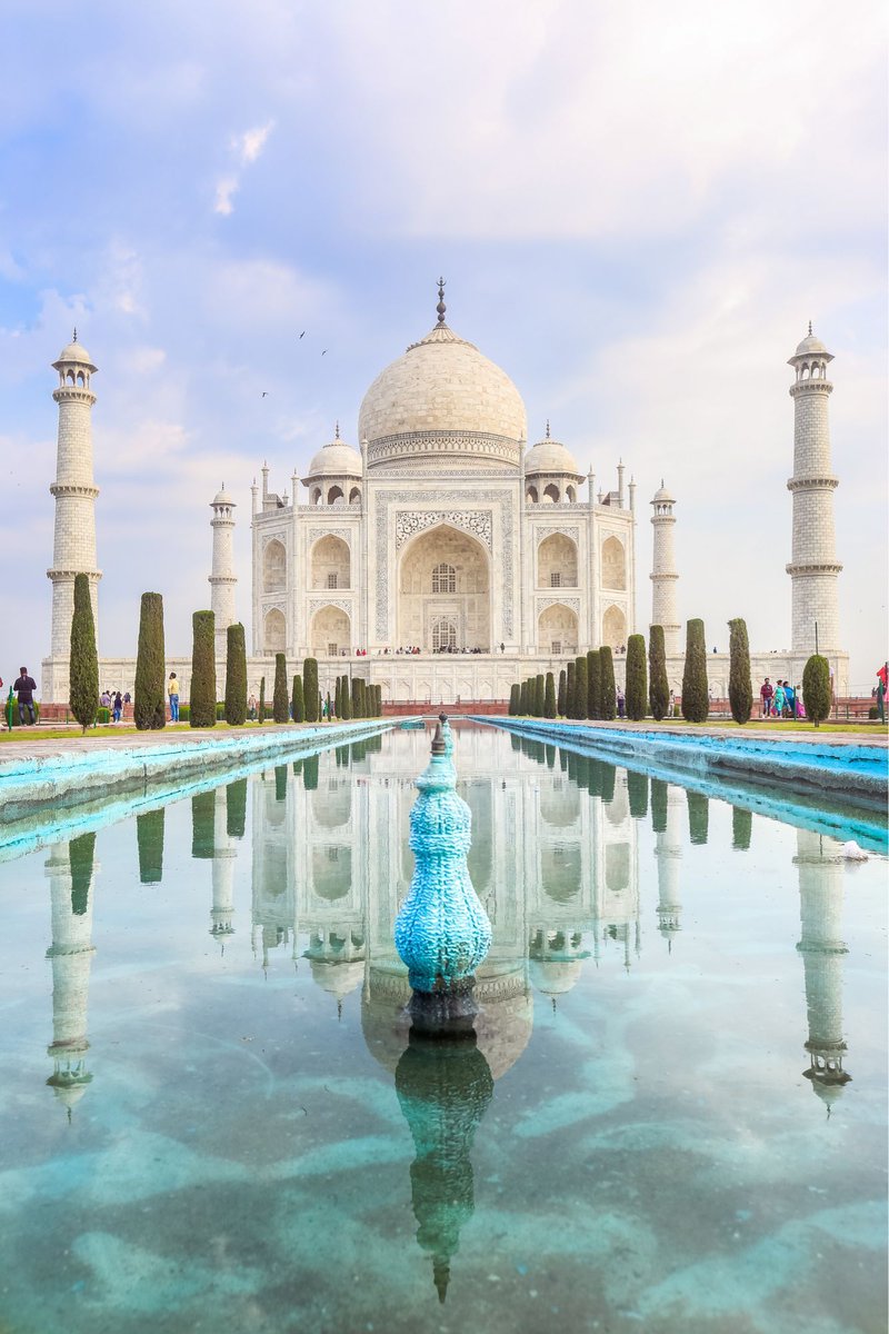 wondermap_'s tweet photo. Marvelling at the timeless beauty of the Taj Mahal! 🕌✨ Built in the 17th century by Emperor Shah Jahan in memory of his wife Mumtaz Mahal, this iconic masterpiece is a symbol of eternal love. Did you know it took over 20 years and 20,000 workers to complete? 

 📷 Adi Lica https://t.co/1RqMt6hfXb