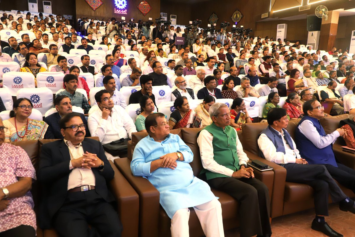 dpradhanbjp's tweet photo. କଳା, ସଂସ୍କୃତି, ପ୍ରତ୍ନତତ୍ତ୍ୱ, ପରମ୍ପରା ଓ ସାହିତ୍ୟ, ଓଡ଼ିଶାର ସମାଜ ବିଜ୍ଞାନ, ମାନବ ବିଜ୍ଞାନ, ରାଜନୈତିକ ପ୍ରକ୍ରିୟା ଓ ରାଜନୈତିକ ସଂସ୍କୃତି, ପ୍ରବାସୀ ଓଡ଼ିଆ ଓ ତାଙ୍କର ଅବଦାନ, କୃଷି, ବାଣିଜ୍ୟ, ବ୍ୟବସାୟ ଓ ଶିଳ୍ପାୟନ, ସମସାମୟିକ ଓଡ଼ିଶାର ବିକାଶ ଧାରା, ବିଜ୍ଞାନ ପ୍ରଯୁକ୍ତିବିଦ୍ୟା ଓ ସ୍ୱାସ୍ଥ୍ୟସେବା,  ଭବିଷ୍ୟତ ଟେକ୍ନୋଲୋଜି ଏବଂ ସ୍ମାର୍ଟ ସିଟି, ଜଳବାୟୁ ପରିବର୍ତ୍ତନ, ପରିବେଶ ସୁରକ୍ଷା ଏବଂ ନିରନ୍ତର ବିକାଶ, ସେମିକଣ୍ଡକ୍ଟର, ବିରଳ ମୃତ୍ତିକା ଏବଂ ଉନ୍ନତ ଖଣିଜ ପଦାର୍ଥ ଉପରେ ଓଡ଼ିଶା ଗବେଷଣା କେନ୍ଦ୍ର ଗବେଷଣା କରିବ ।  

ଆଗାମୀ ପ୍ରାୟ ୧୩ ବର୍ଷ ପରେ ୨୦୩୬ରେ ଆମ ପ୍ରଦେଶ ସ୍ୱତନ୍ତ୍ର ପ୍ରଦେଶ ଗଠନର ଶତବାର୍ଷିକୀ ପାଳନ କରିବ । ଆଉ ୨୪ ବର୍ଷ ପରେ ୨୦୪୭ରେ ଦେଶ ସ୍ୱାଧୀନତାର ଶତବାର୍ଷିକୀ ପାଳନ କରିବ । ଏହି ସମୟରେ ଲୋକାର୍ପିତ ଓଡ଼ିଆ ଗବେଷଣା କେନ୍ଦ୍ର ଆଗାମୀ ଦୁଇ ଦଶନ୍ଧି ଧରି ଓଡ଼ିଶାର ବିକାଶ, ଓଡ଼ିଆଙ୍କ ଉନ୍ନତି, ଓଡ଼ିଆ ଯୁବପିଢିଙ୍କୁ ମାର୍ଗଦର୍ଶନ ଦେବା ସହ ଏକ ଉଜ୍ଜ୍ୱଳ ଭବିଷ୍ୟତ ଗଠନ ପାଇଁ ରୋଡମ୍ୟାପ୍ ପ୍ରସ୍ତୁତ କରିବ ।
