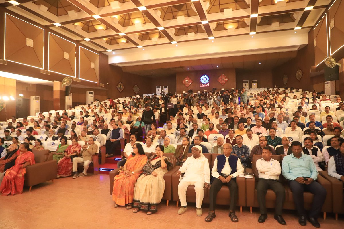 dpradhanbjp's tweet photo. କଳା, ସଂସ୍କୃତି, ପ୍ରତ୍ନତତ୍ତ୍ୱ, ପରମ୍ପରା ଓ ସାହିତ୍ୟ, ଓଡ଼ିଶାର ସମାଜ ବିଜ୍ଞାନ, ମାନବ ବିଜ୍ଞାନ, ରାଜନୈତିକ ପ୍ରକ୍ରିୟା ଓ ରାଜନୈତିକ ସଂସ୍କୃତି, ପ୍ରବାସୀ ଓଡ଼ିଆ ଓ ତାଙ୍କର ଅବଦାନ, କୃଷି, ବାଣିଜ୍ୟ, ବ୍ୟବସାୟ ଓ ଶିଳ୍ପାୟନ, ସମସାମୟିକ ଓଡ଼ିଶାର ବିକାଶ ଧାରା, ବିଜ୍ଞାନ ପ୍ରଯୁକ୍ତିବିଦ୍ୟା ଓ ସ୍ୱାସ୍ଥ୍ୟସେବା,  ଭବିଷ୍ୟତ ଟେକ୍ନୋଲୋଜି ଏବଂ ସ୍ମାର୍ଟ ସିଟି, ଜଳବାୟୁ ପରିବର୍ତ୍ତନ, ପରିବେଶ ସୁରକ୍ଷା ଏବଂ ନିରନ୍ତର ବିକାଶ, ସେମିକଣ୍ଡକ୍ଟର, ବିରଳ ମୃତ୍ତିକା ଏବଂ ଉନ୍ନତ ଖଣିଜ ପଦାର୍ଥ ଉପରେ ଓଡ଼ିଶା ଗବେଷଣା କେନ୍ଦ୍ର ଗବେଷଣା କରିବ ।  

ଆଗାମୀ ପ୍ରାୟ ୧୩ ବର୍ଷ ପରେ ୨୦୩୬ରେ ଆମ ପ୍ରଦେଶ ସ୍ୱତନ୍ତ୍ର ପ୍ରଦେଶ ଗଠନର ଶତବାର୍ଷିକୀ ପାଳନ କରିବ । ଆଉ ୨୪ ବର୍ଷ ପରେ ୨୦୪୭ରେ ଦେଶ ସ୍ୱାଧୀନତାର ଶତବାର୍ଷିକୀ ପାଳନ କରିବ । ଏହି ସମୟରେ ଲୋକାର୍ପିତ ଓଡ଼ିଆ ଗବେଷଣା କେନ୍ଦ୍ର ଆଗାମୀ ଦୁଇ ଦଶନ୍ଧି ଧରି ଓଡ଼ିଶାର ବିକାଶ, ଓଡ଼ିଆଙ୍କ ଉନ୍ନତି, ଓଡ଼ିଆ ଯୁବପିଢିଙ୍କୁ ମାର୍ଗଦର୍ଶନ ଦେବା ସହ ଏକ ଉଜ୍ଜ୍ୱଳ ଭବିଷ୍ୟତ ଗଠନ ପାଇଁ ରୋଡମ୍ୟାପ୍ ପ୍ରସ୍ତୁତ କରିବ ।