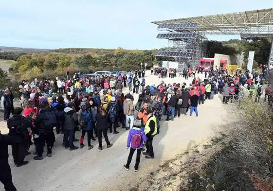 citatapuerca's tweet photo. La #marcha a pie a los Yacimientos de #Atapuerca prepara su XX edición.
Noticia @burgosconecta: https://t.co/slJ3GUnwGD

#CITAtapuerca #Burgosconecta #patrimonio #turismo #cultura #MedioRural #naturaleza #IbeasdeJuarros #SierradeAtapuerca https://t.co/AYYrvuO54F