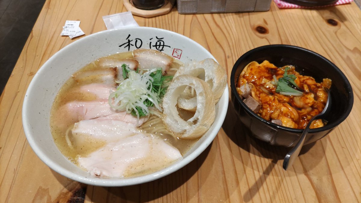 2235hk's tweet photo. 仕事で地獄見��あとは､難波で楽しく！
🍜和海の美味いラーメン食べたあと､
🏇JAPANCUPを購入し、
レース中は港町リバープレイスでの推忍フェスで天空音パレードのステージで癒やされました
天空音パレードのメンバーの皆様､お疲れ様でした

なおJAPANCUPは安いですが的中しました🙌 https://t.co/kxWmAFWvVd