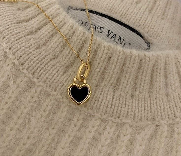 SelectOutfit's tweet photo. heart shape necklace https://t.co/8QAlvdG1Nw