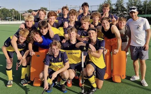 Nieuwe mijlpaal voor MHC de Mezen!

Naast MO16-1 &amp; JO18-1, die allebei landelijke subtop spelen, gaan nu ook MO14-1 en JO14-1 de regiogrenzen over. 

Deze twee teams gaan in maart “IDC O14 “ spelen.

Nieuwe tegenstanders die niet allemaal in onze regio zitten maar ook daarbuiten!