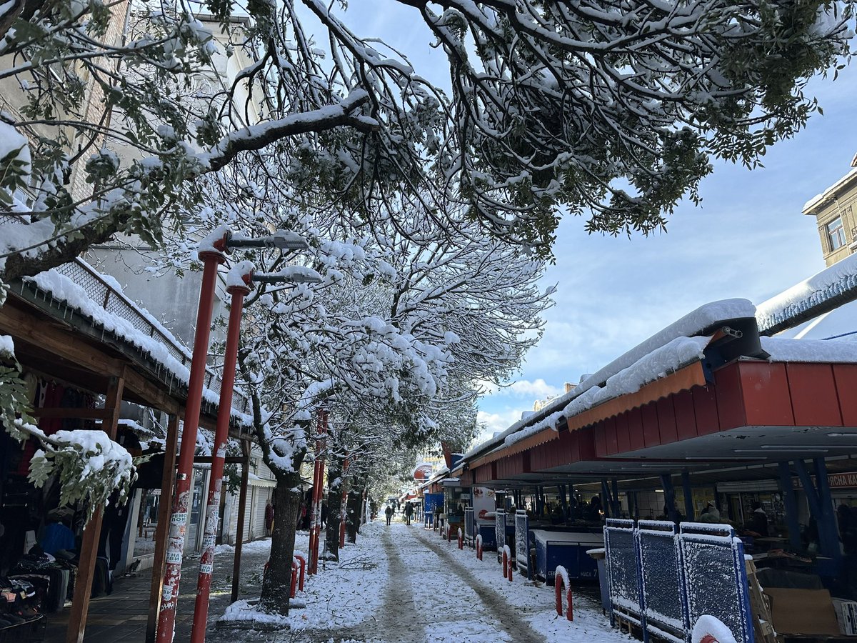 Градът на ///-те ленти 👟 tweet media