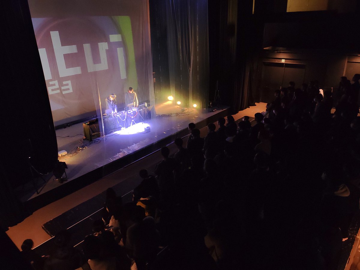 UT_virtual's tweet photo. #utvj2023 Day2、たくさんのご来場ありがとうございました!
2日間共、大盛況のうちに終演となりました。
ぜひ公演の写真や動画、感想などを #utvj2023 にて投稿ください!
会場内でも呼びかけておりました、来場者アンケートへのご協力もよろしくお願いいたします。
https://t.co/ZzuvrqQCF8 https://t.co/d0yZTHB5Uf