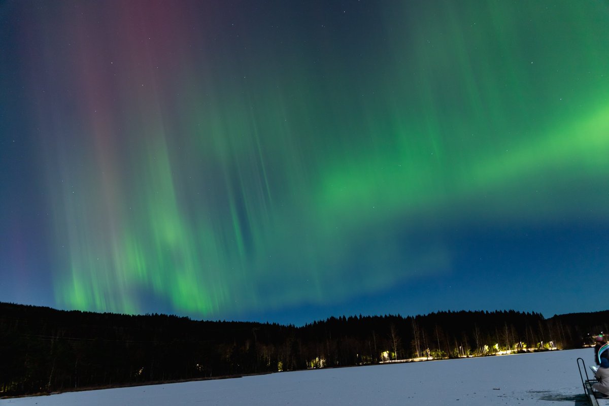 Best thing about early sunsets in the North- #Aurora is visible as soon it gets dark! #Oslo got a good share of overhead aurora last night, first time in the past 3 years😍
@astrofysikk @RoCS_UiO 
@TweetAurora 

#Spaceweather #northernlights #Canon6dmarkii