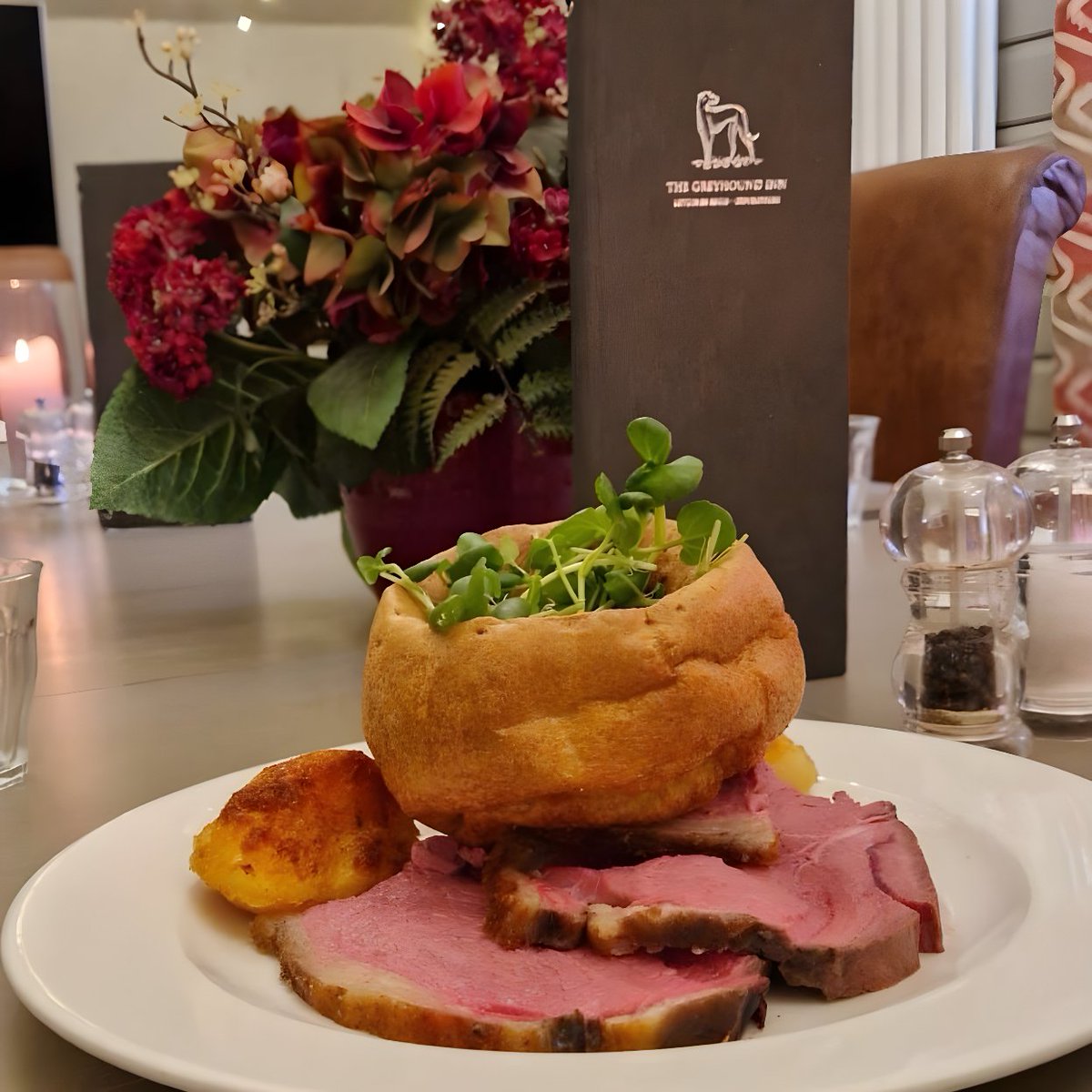 We do have a few later tables for lunch today if you fancy treating yourself to a Sunday roast. 

Just a reminder that we will be closed from 5:30pm today after lunch service and reopening on Tuesday at 4pm. Sorry for any inconvenience.