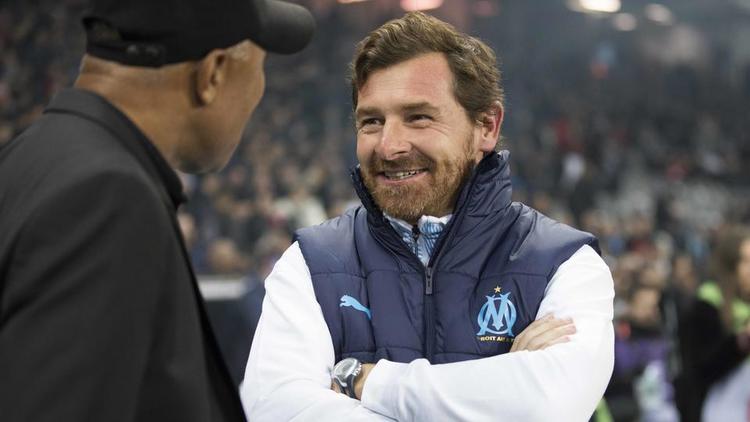 planetom13's tweet photo. Il y a 6 mois certains se réjouissaient d'avoir eu la peau de Tudor, pensant que l'on était un club du standing du Bayern et que faire des podiums était facile.

Il y a 3 ans certains se réjouissaient du départ d'AVB exactement pour les mêmes raisons.

Savourez, maintenant 💩 https://t.co/Huhxu7EZVF