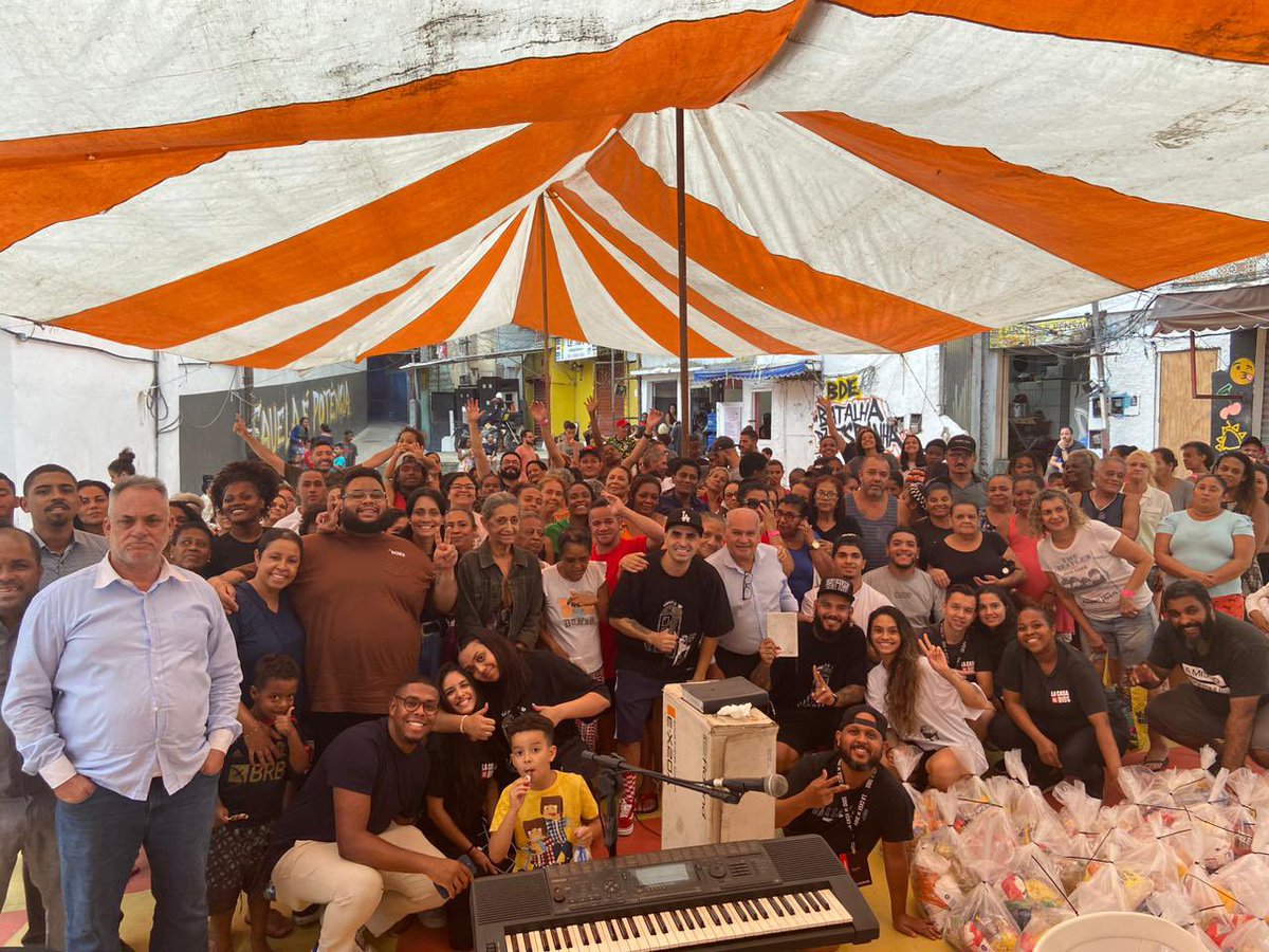 Bernassi12's tweet photo. Pavão Pavãozinho-RJ QUE MISSÃO, encerrando a última do ano no RIO!! https://t.co/O7RxEnZLz3