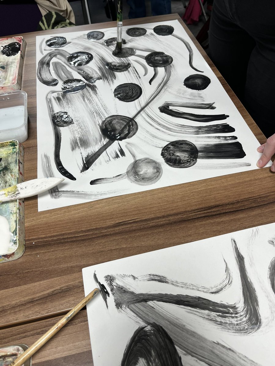 citizen_ehm's tweet photo. talking and dancing 💃  🕺 through line #multimodality #visualthinking #processnotproduct #gesture #markmaking #meaningmaking #ArtsPractices #empoweringchildrenthroughdrawing https://t.co/ZbvmxiqHJ8