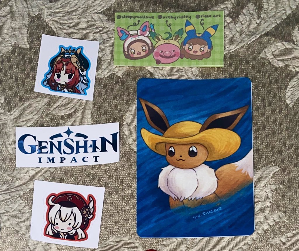 jrg_06's tweet photo. #PokeConPHMarketMarket haul pt. 2

eevee van gogh + genshin freebies from @risse_art
furina w/ manaphy + marine doodle +  dawn + alola &amp; journeys ash from @chaiitarou
eeveelution magnetic bookmark: @thejuswaaa 
snorlax print: isometrigy
cat print: anyughart
aa print: @wwofmoi https://t.co/T3aIiAnFHd