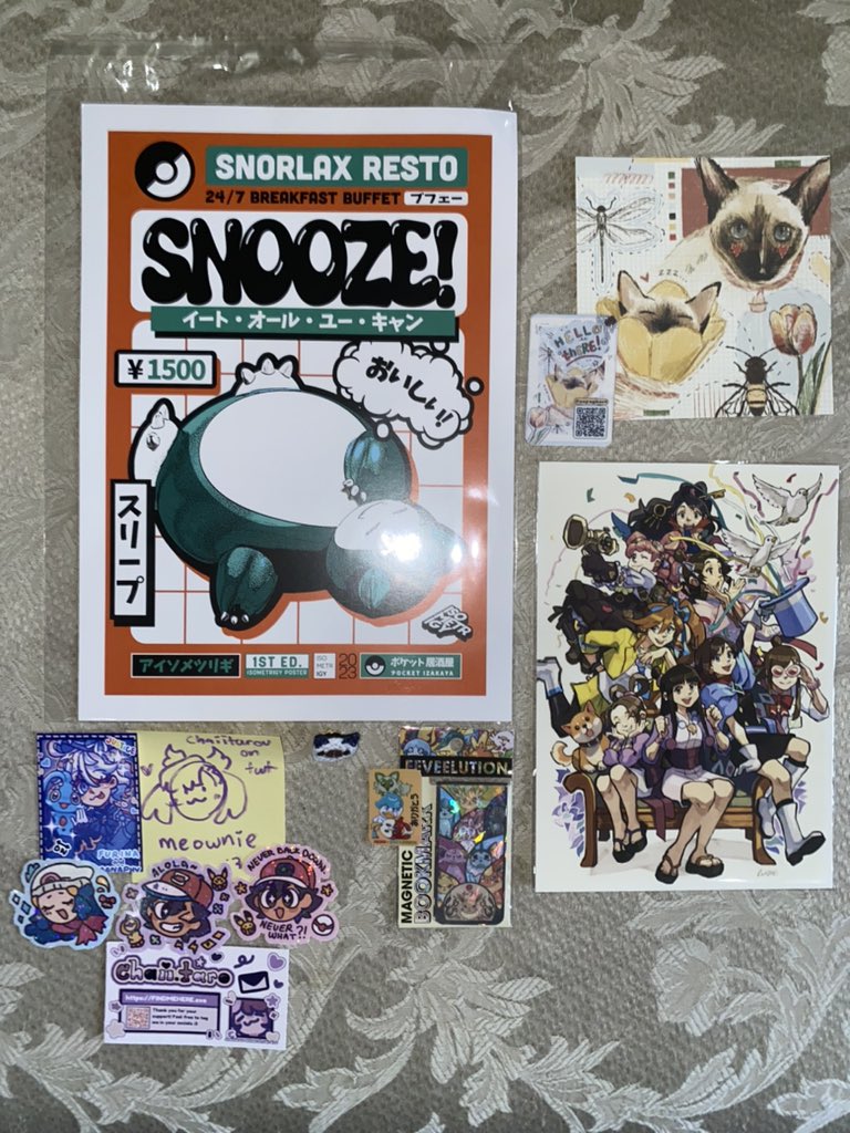jrg_06's tweet photo. #PokeConPHMarketMarket haul pt. 2

eevee van gogh + genshin freebies from @risse_art
furina w/ manaphy + marine doodle +  dawn + alola &amp; journeys ash from @chaiitarou
eeveelution magnetic bookmark: @thejuswaaa 
snorlax print: isometrigy
cat print: anyughart
aa print: @wwofmoi https://t.co/T3aIiAnFHd