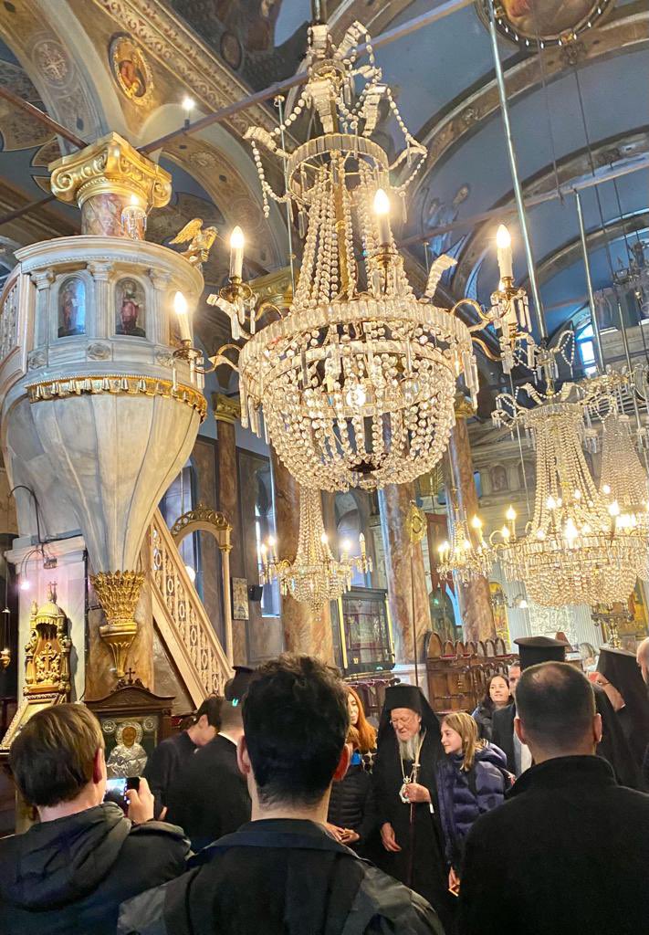 JRegenbrecht's tweet photo. Holy orthodox Mass in Istanbul in Ukrainian language to commemorate Holodomor, the mass murdering of Ukrainians through famine 1932/33, by Stalin. Second anniversary since the beginning of Russia‘s military invasion of 🇺🇦. https://t.co/ns71LOTP5p