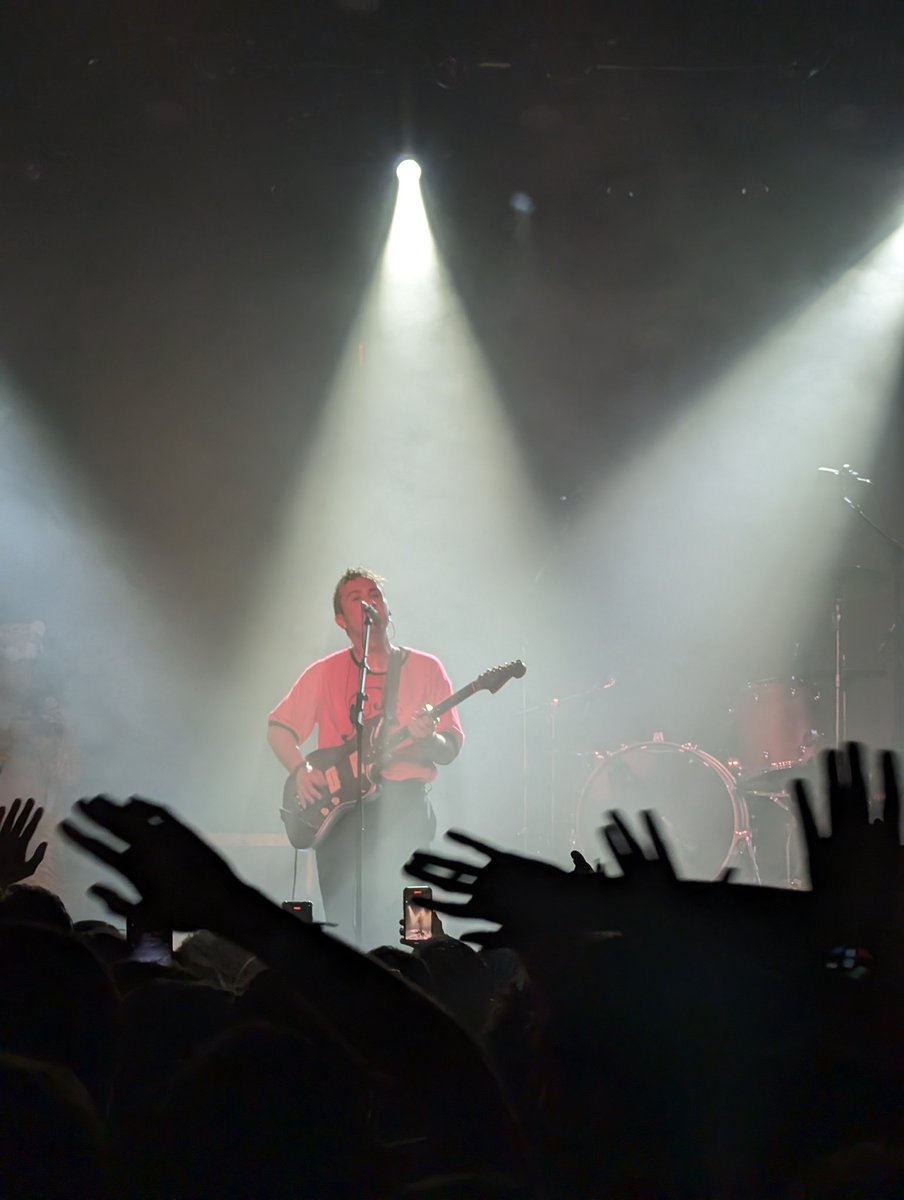 Dchompi1's tweet photo. Grande Surma y grande @NinaPolaca. 3 minutos de paz en medio de tanta locura. Concierto de los que no se olvidan con los años! https://t.co/SLHHQmWrEF