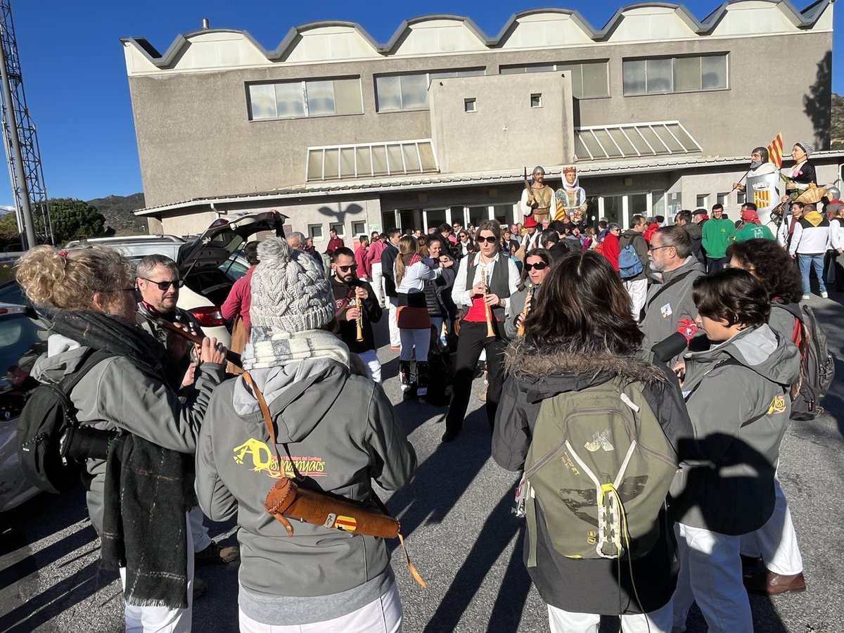 NewsNeus's tweet image. Ho tant! #castellers #grallers #capgrissis #gegants #bestiari #músics...
