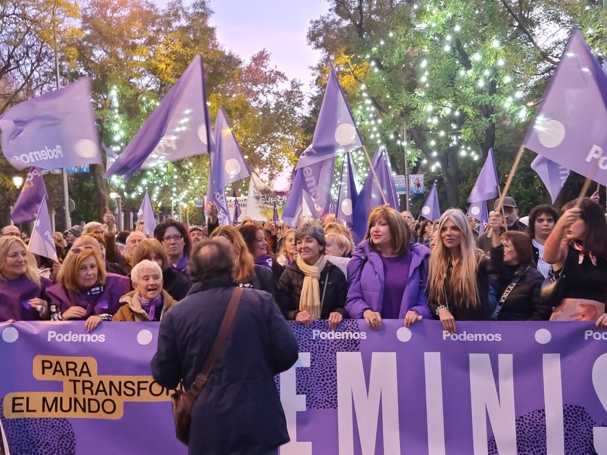 🟣 𝗙𝗘𝗠𝗜𝗡𝗜𝗦𝗠𝗢 𝗣𝗔𝗥𝗔 𝗧𝗢𝗗𝗔𝗦 !! 
Más de 50.000 personas en la MANIFESTACIÓN de TODAS las MUJERES!! 
#SeAcabo #NiUnaMenos #VivasNosQueremos