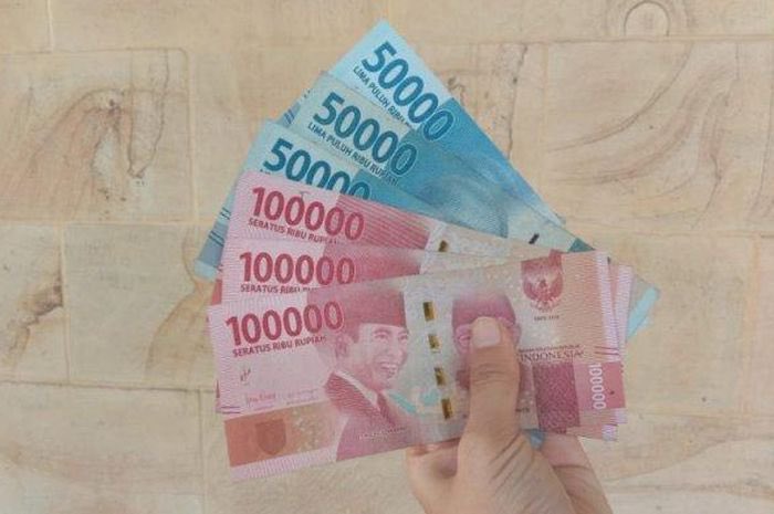 eunhwoi's tweet photo. @jumgyoonho Kak, mau pesan CEP4T SET kak... belum makan sejam kak... lemes... ini duitnya. https://t.co/iNZQyU5RaH