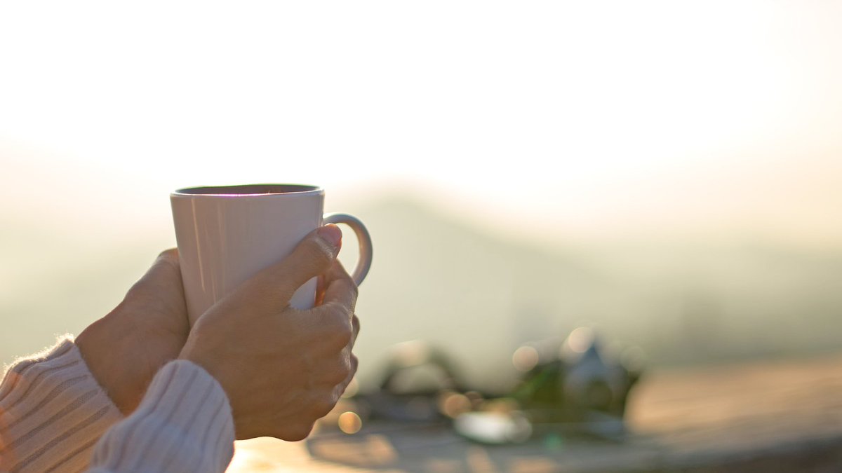 Easy like Sunday morning! ☕ Tap ❤️ if you're sipping on some coffee and enjoying the view! 🌄 

#SundayChill #SundayVibes