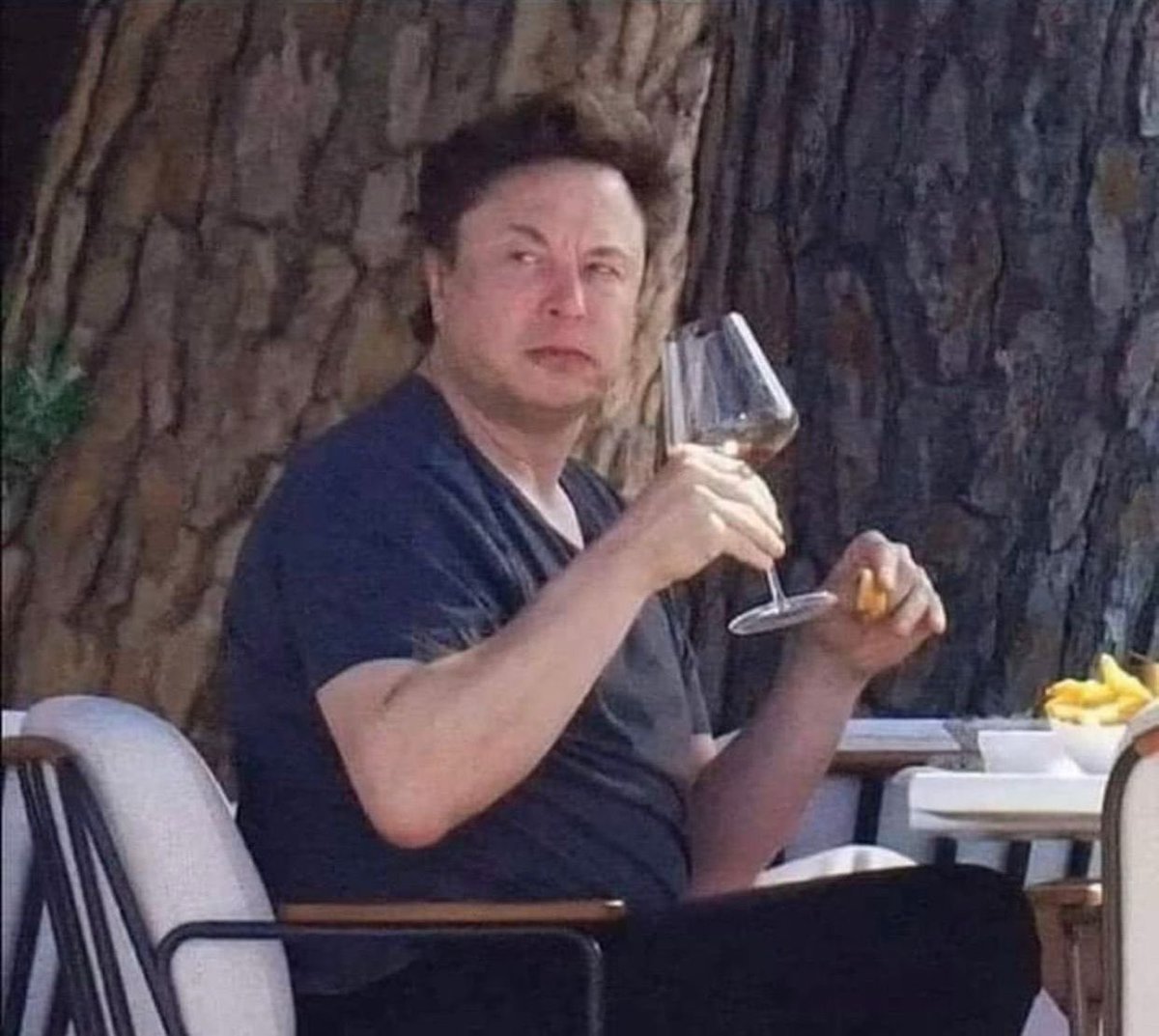 ChaseMit's tweet photo. Scrolled too fast by this photo of Elon Musk and thought it was Zach Braff going through a rough divorce https://t.co/WdoeXOy8qI