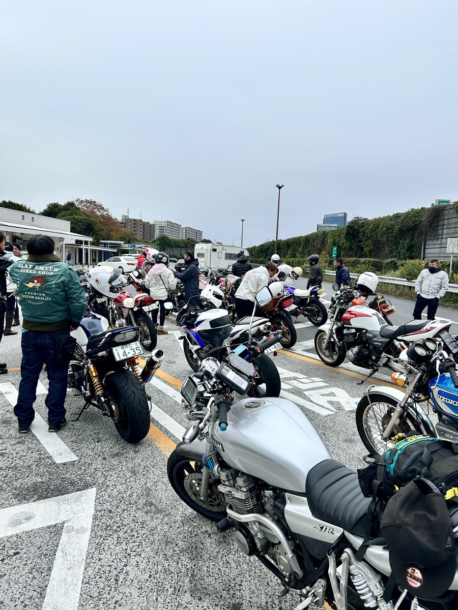at540505's tweet photo. MFBSさんの合同ツーリングに参加。大黒〜幕張〜四街道を経由して印西で昼飯。帰りは八千代〜津田沼を経由して浦安まで走る。朝から雨が降ってコンディション悪かったけど色んな意味で熱かった。イイ1日だったね。
#xjr400r
#xjr400
#xjr
#mfbs https://t.co/tIeLJHTePg