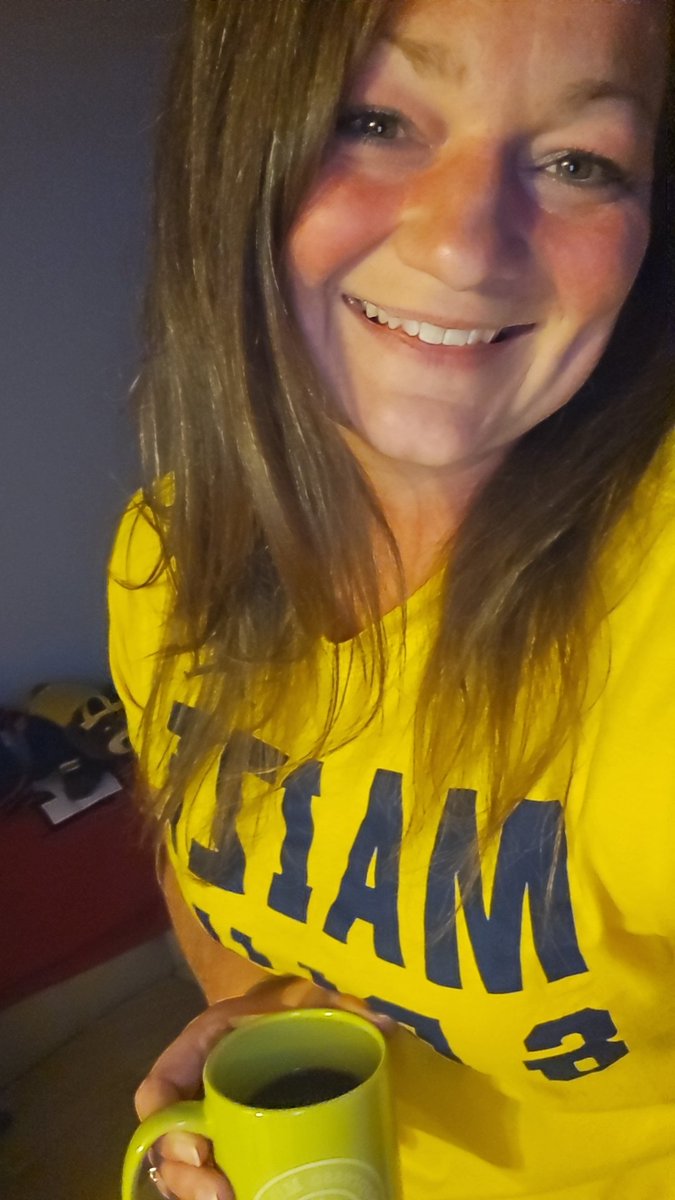thatMGOBLUEgirl's tweet photo. 🎆Happy #VictorySunday to all those who get to celebrate🥳 1001 feels good Wolverines!🙏
#GoBlue ✌️💛💙〽️🏈💪
🎇My Guins got that W last night too, so we both move along😤🐧💪 #YandProud
✨️Hope Y'all have a beautiful day! https://t.co/c0FFywXvvz