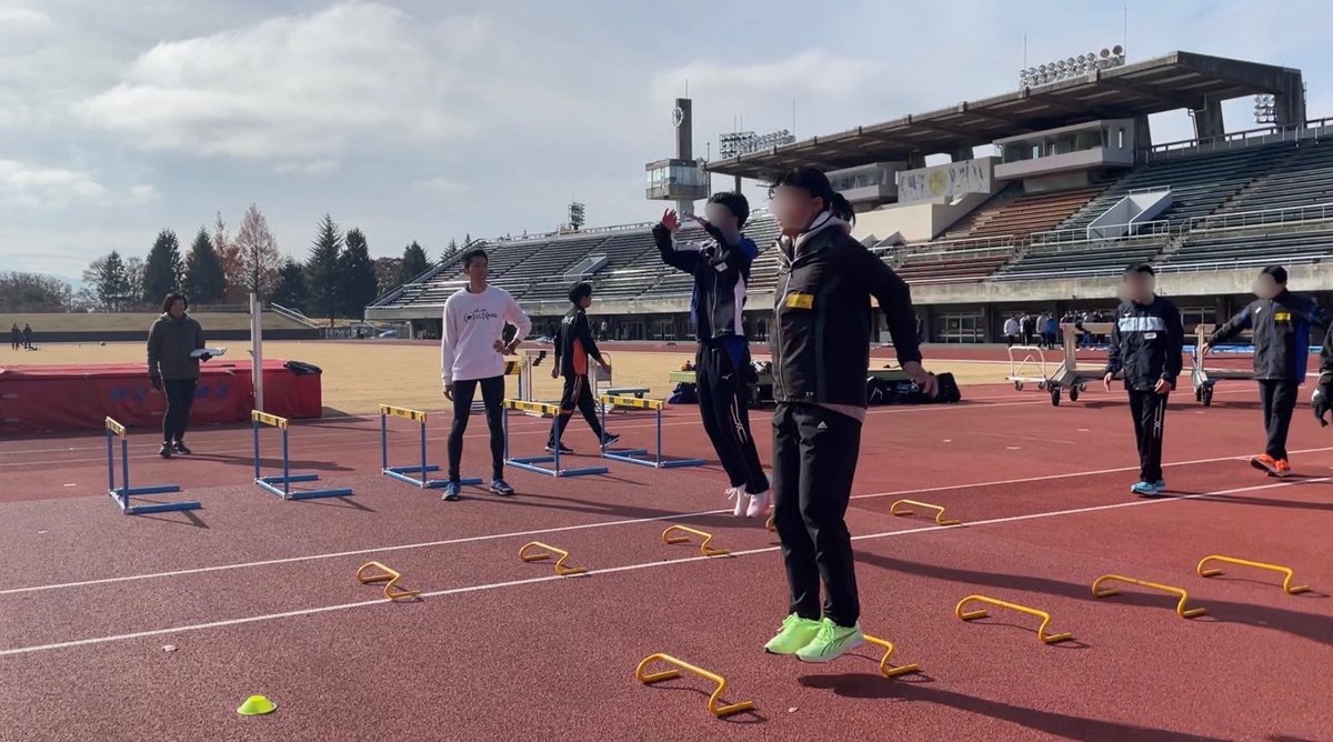 Eto_Takashi_'s tweet photo. 長野県の高校練習会に走高跳コーチとして参加させていただきました！ 好天の下、あっという間に1日が過ぎました^^;

選手が閉会式後に、課題や掴んだことを報告に来てくれたのが印象的で、ひと冬の成長が楽しみになりました！
長野の皆さま、ありがとうございました！ https://t.co/lDiE4iq69s