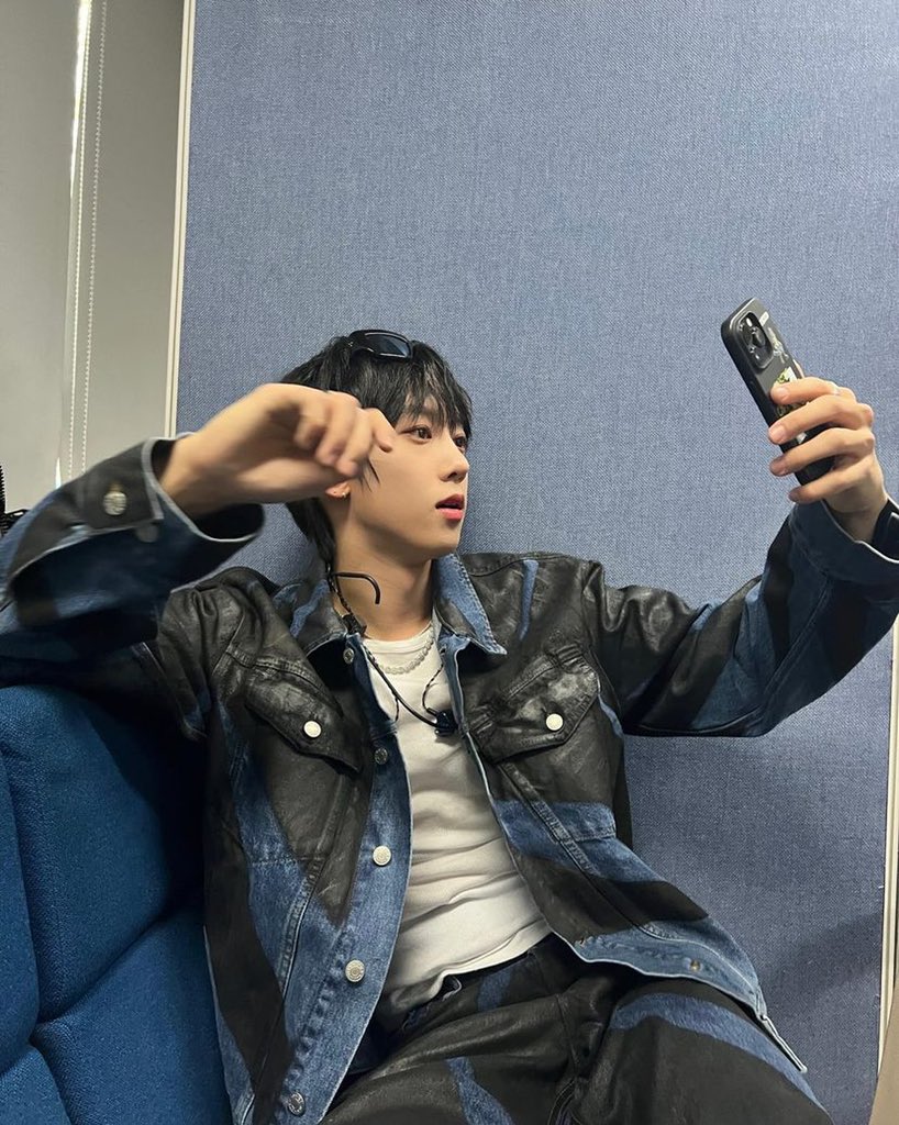 napou0169's tweet photo. 어떡해 캠든이 본투비 아이돌이야 https://t.co/So2AkQafYM