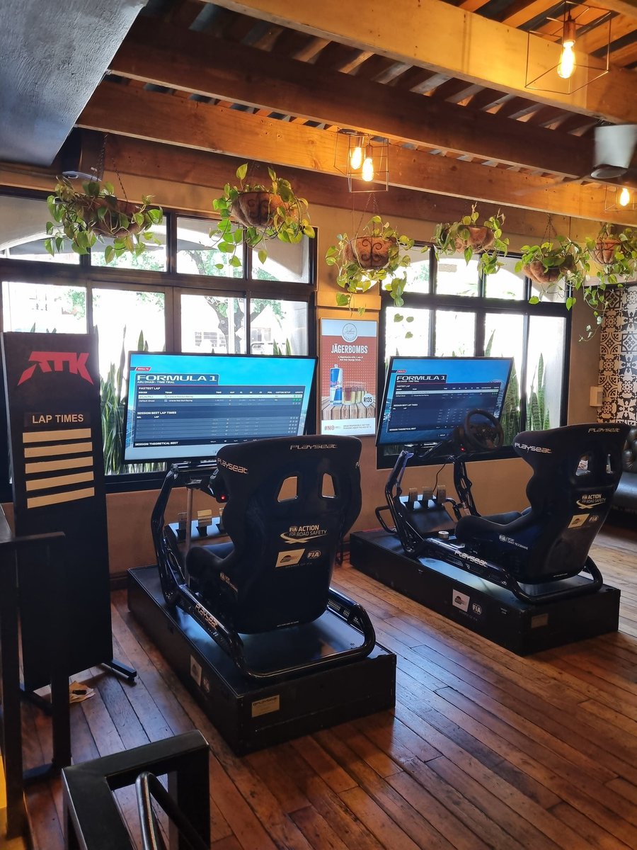 TheloneWolfttv's tweet image. Anyone in Paarl ? Pull into Jackson &amp;amp; Black for the final race of the year ! @AtkArena @RedBullZA #f1 #fastestlap #redbull #paarl #max #ChecoPérez