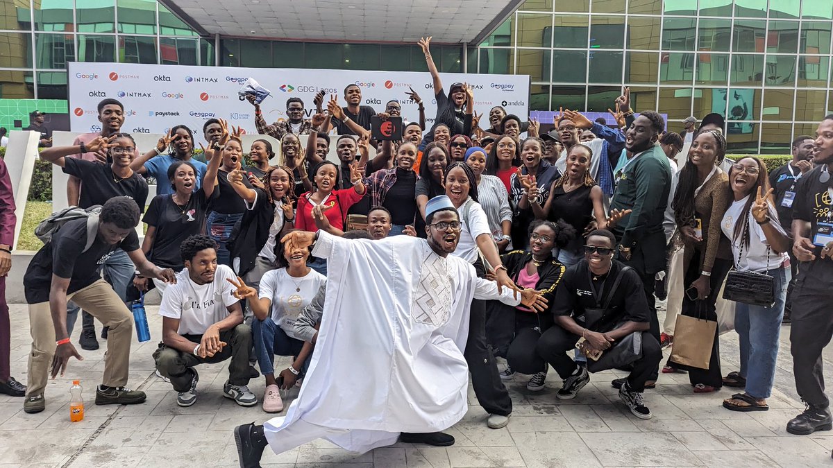 Geektutor's tweet image. Big shoutout to the incredible volunteers who turned #DevFestLagos2023 into an unforgettable experience! 🙌 Your dedication and hard work made it the best one yet. 🚀✨