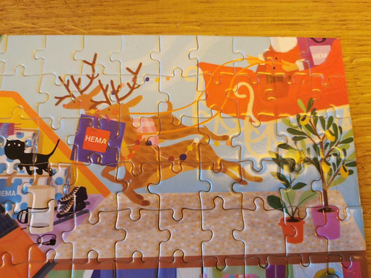 HesterW's tweet photo. @HEMA toffe puzzel, jammer dat de kerstman is onthoofd. https://t.co/RzjRDQa3ib